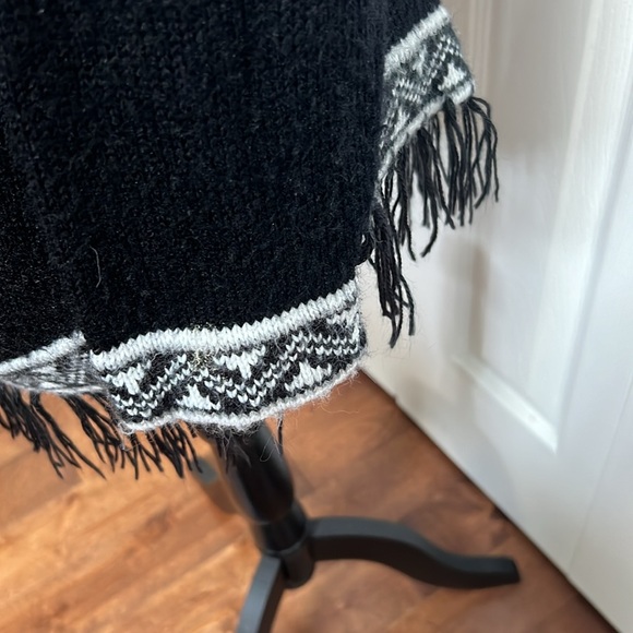 Soft Hooded Alpaca Sweater Fringe Pullover for Women Lightweight, Size S - Picture 7 of 7